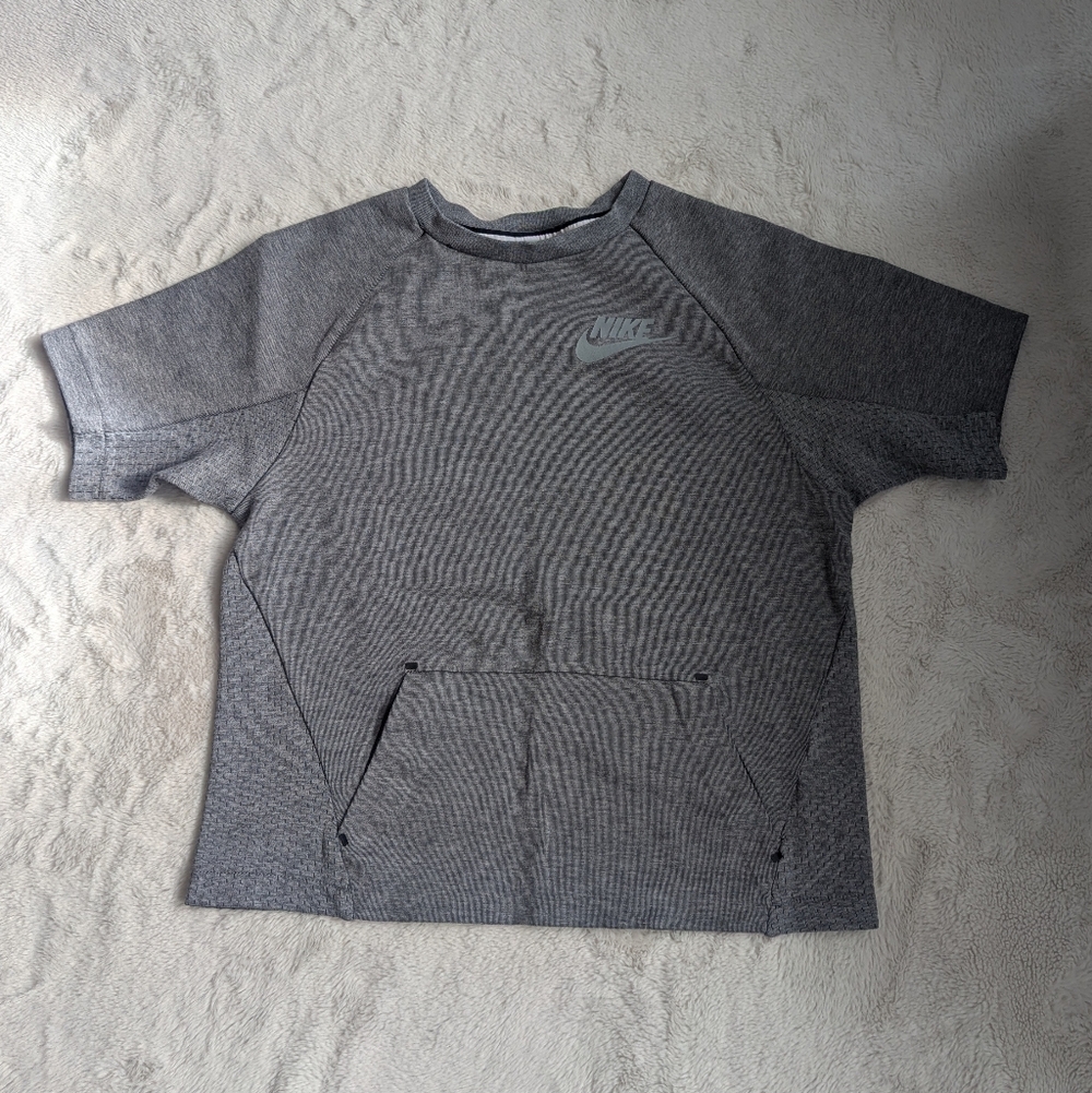 Nike Short Sleeve Sweatshirt, Boys Size XL 13/15